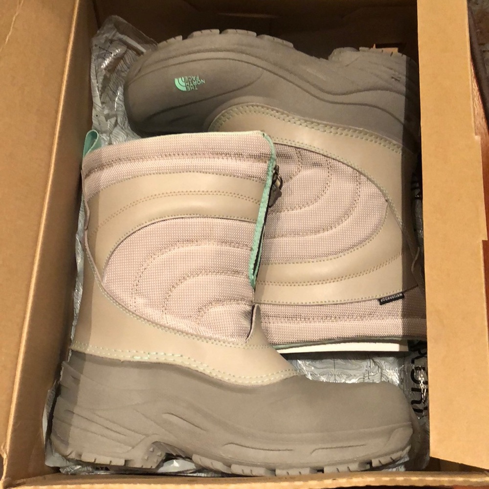 North Face Kids Sz5 Mint Green and Grey Snow Boots